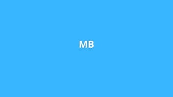 Baltos didžiosios raidės „MB“ yra sutelktos vientisame šviesiai mėlyname fone.