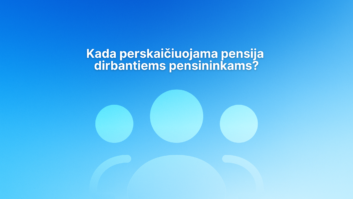 Trys mėlynos spalvos abstrakčios naudotojo piktogramos gradientiniame mėlyname fone, virš jų - lietuviškas tekstas: "Kada perskaičiuojama pensija dirbantiems pensininkams?.