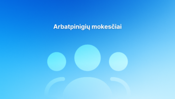 Šviesiai mėlynas gradientinis fonas su trimis stilizuotomis naudotojo piktogramomis centre. Virš piktogramų baltu šriftu užrašytas tekstas "Arbatpinigių mokesčiai".